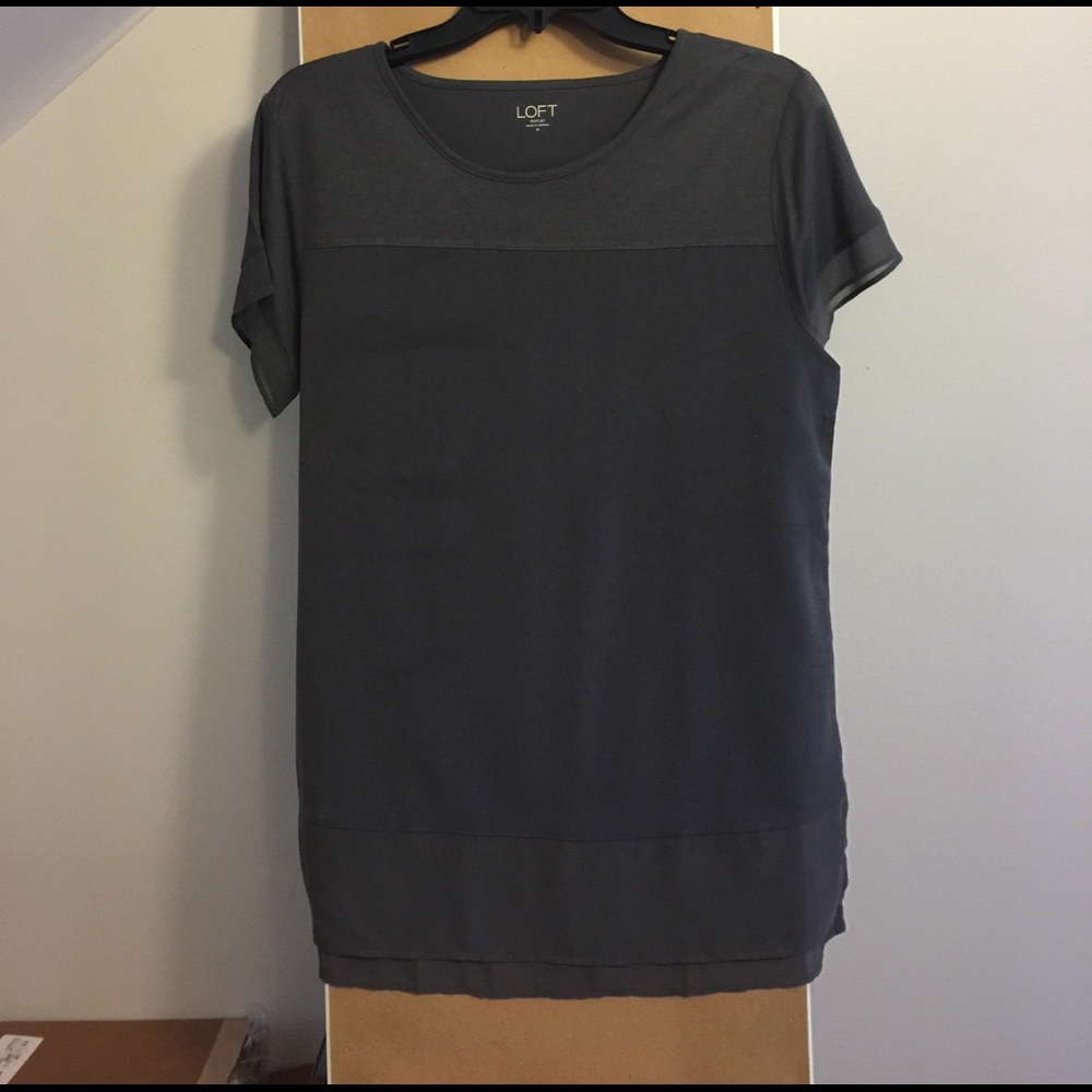 Lightweight. Steel grey. Mixed material tee
