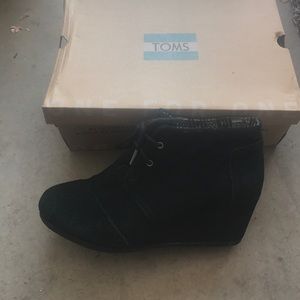 Tom suede wedges size 10