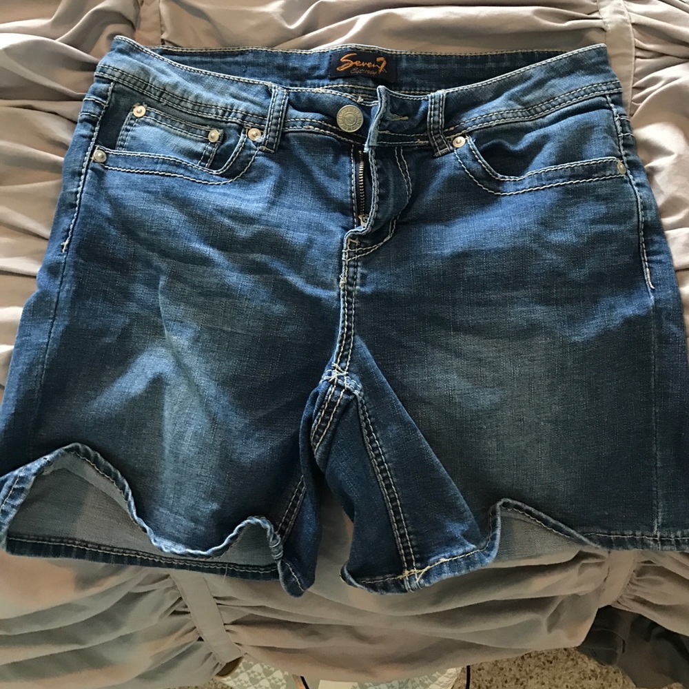 Jean shorts with zero imperfections