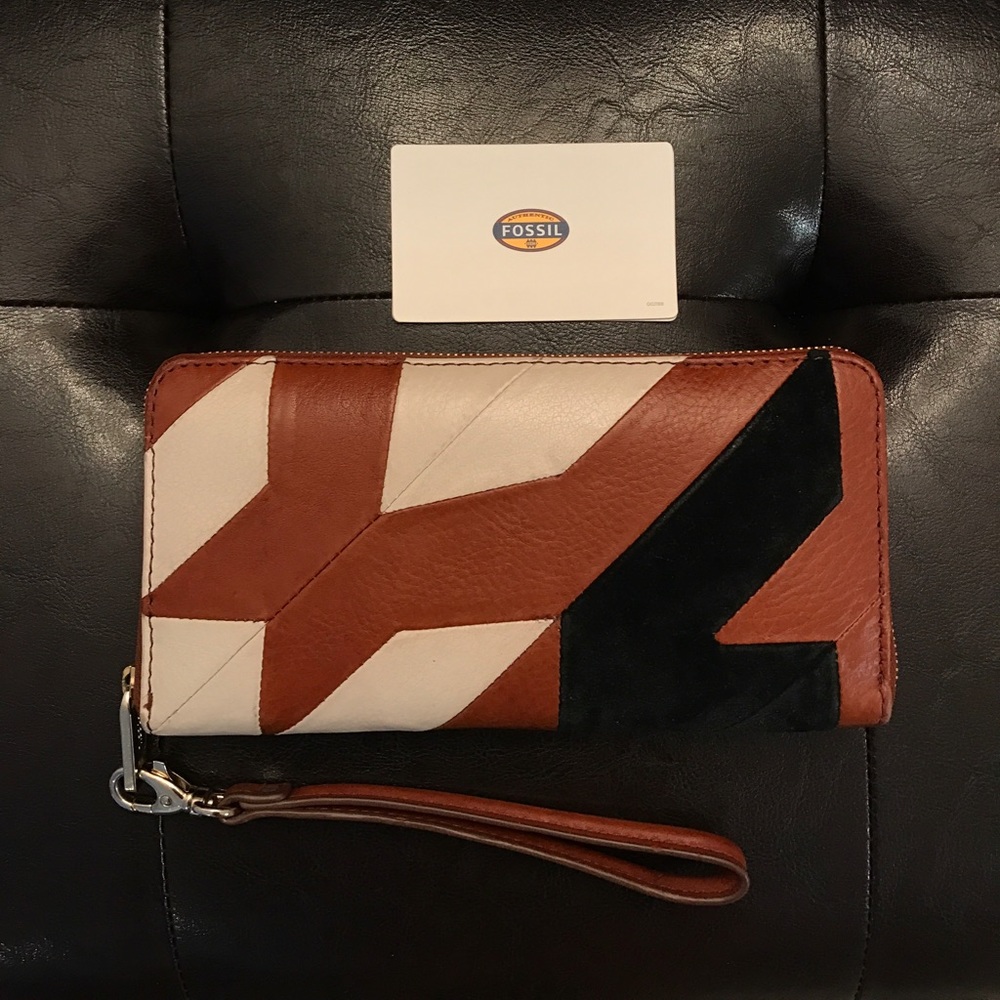 Fossil leather wallet. Great condition.