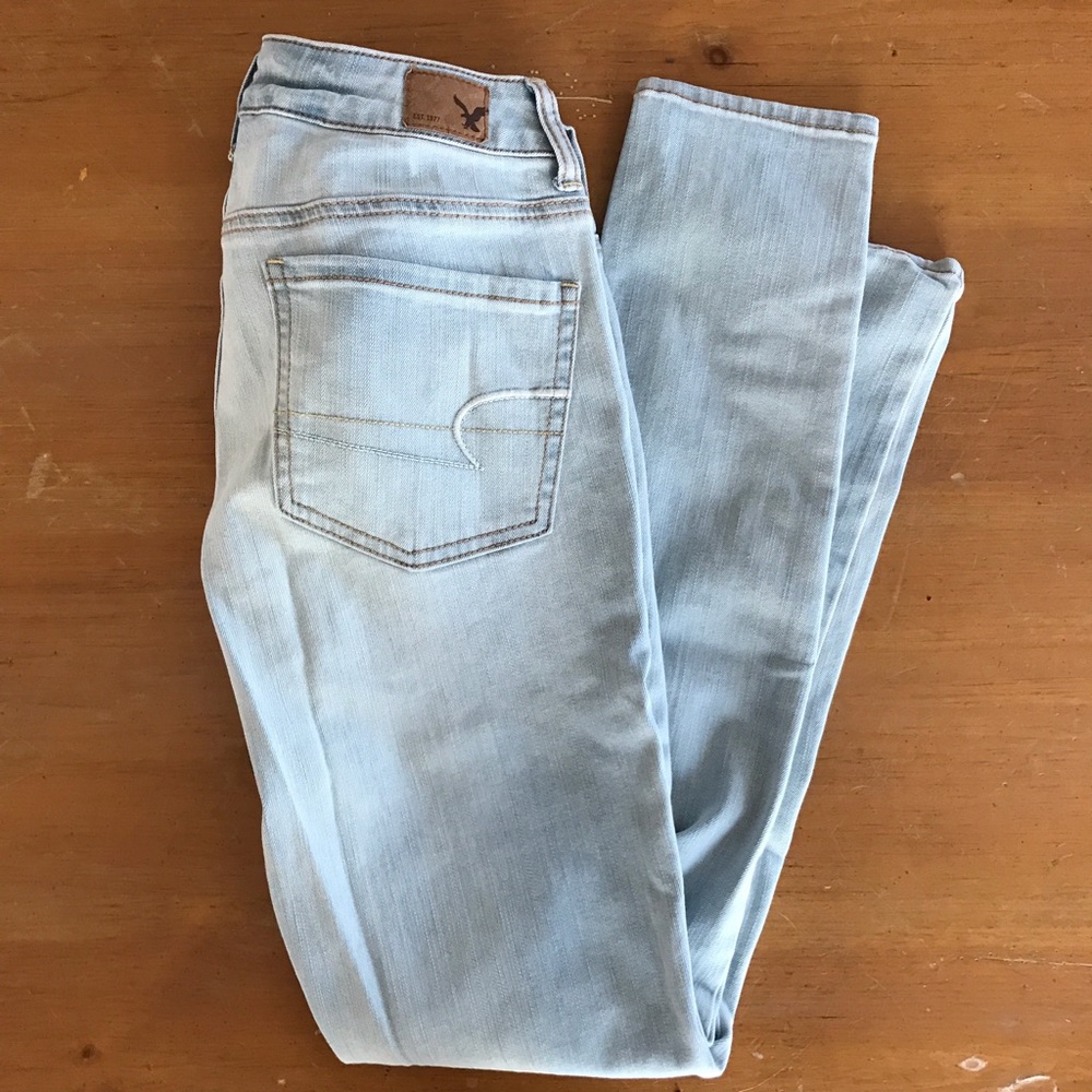Lightwash American Eagle Super Stretch Jeans