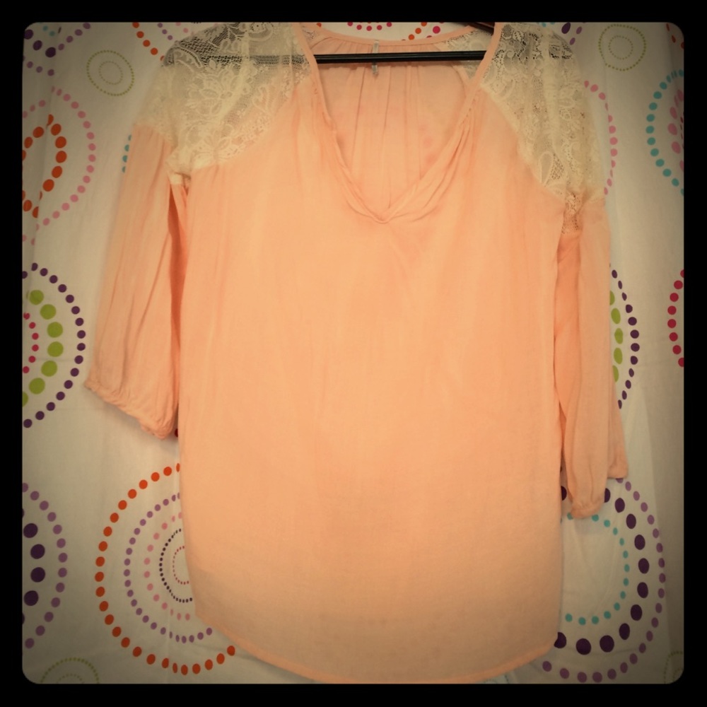 Lace Accented Peach 3/4 Sleeve V-Neck Blouse