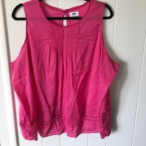 Pleated bright pink table