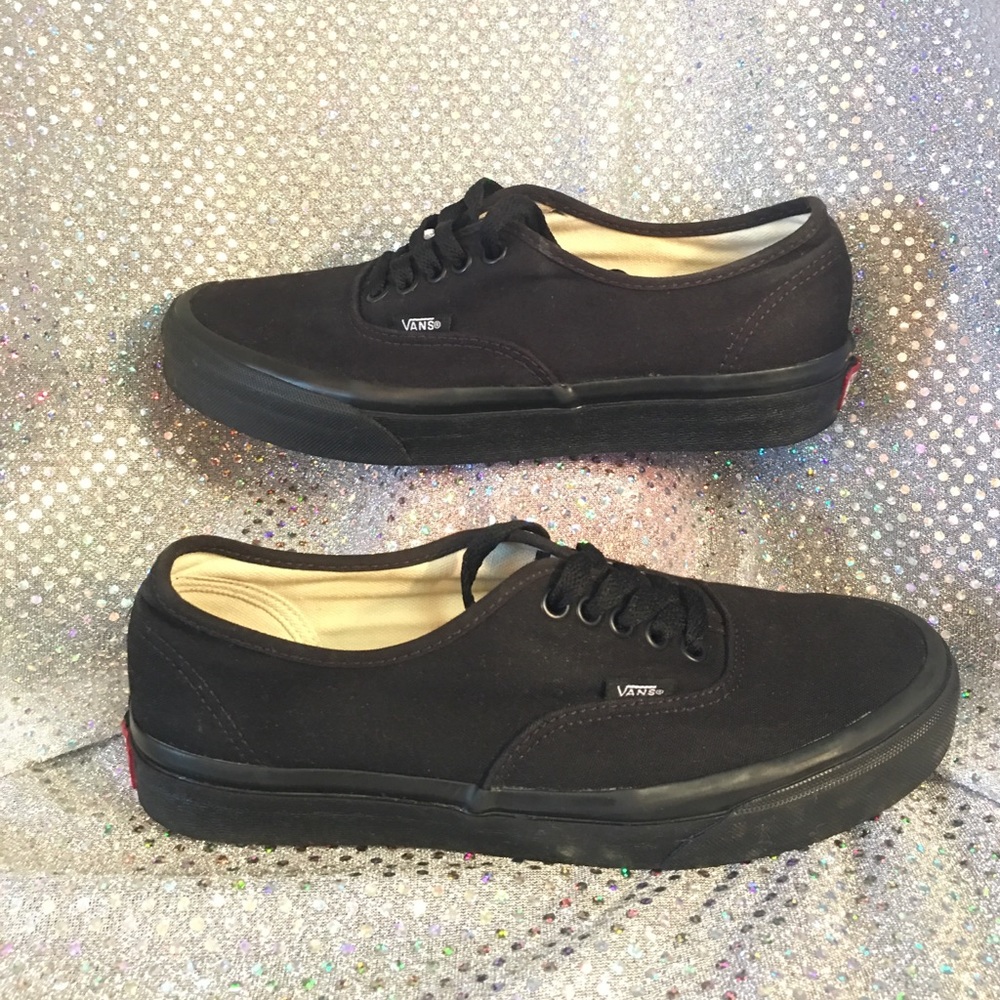 VANS CORE CLASSICS ‼️DUAL LISTING MEN SIZE 7‼️