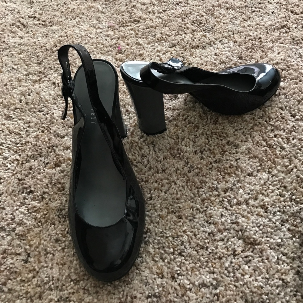 Color block patent pumps