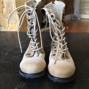 Combat boots