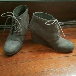 Arizona grey booties