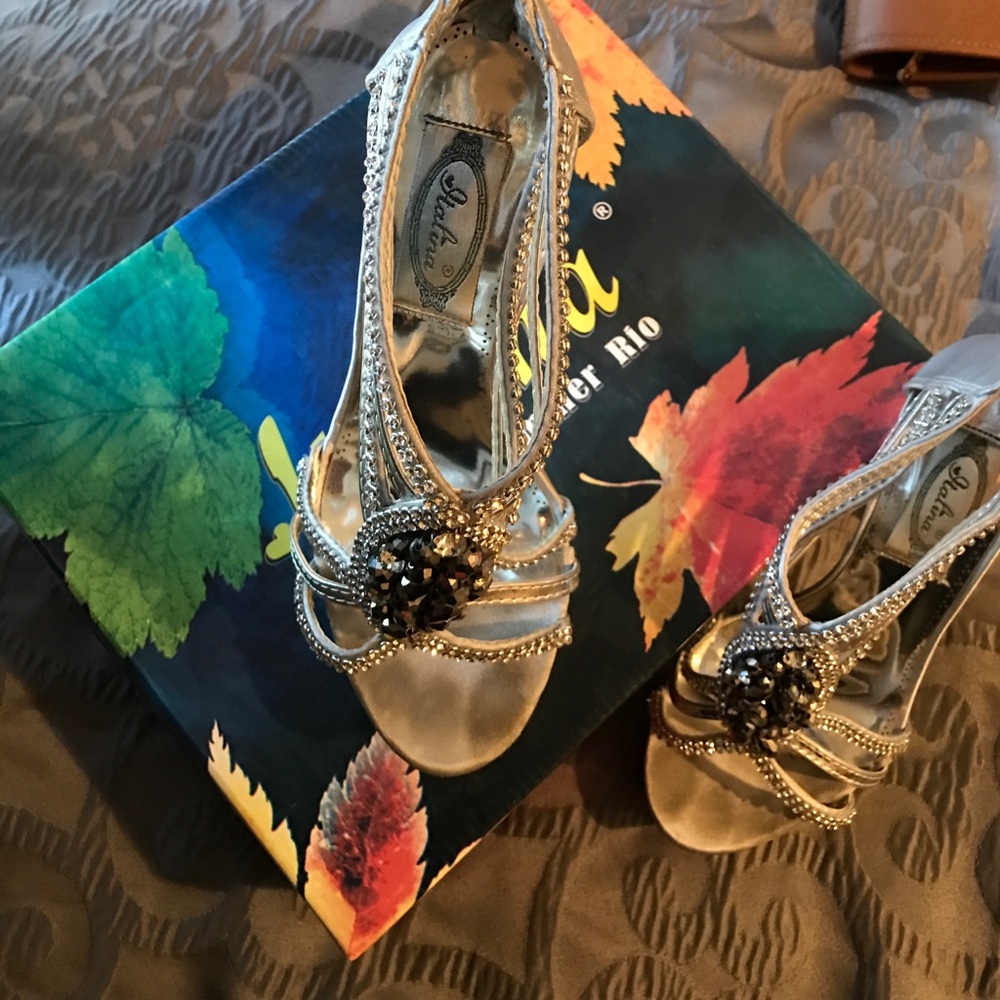 Heels - Picture 3 of 3