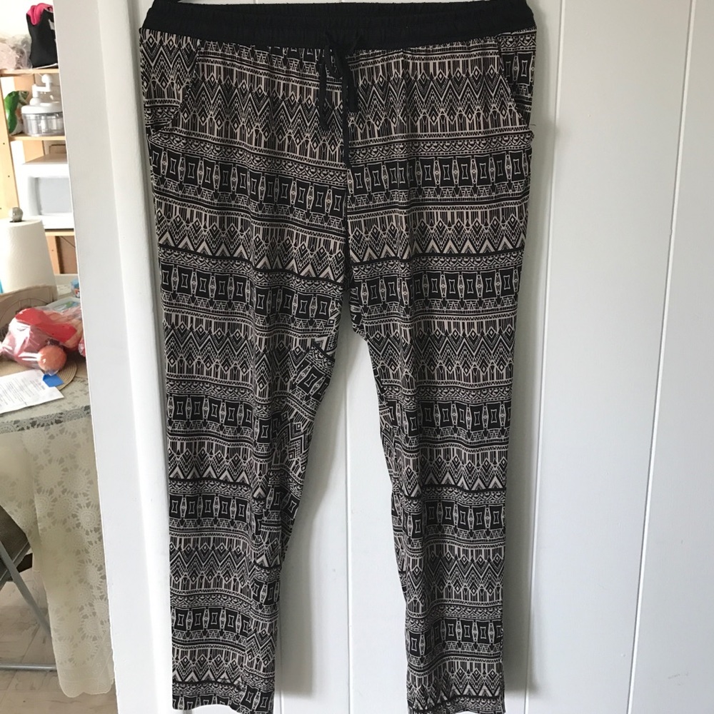Geometric print Black and Tan leggings