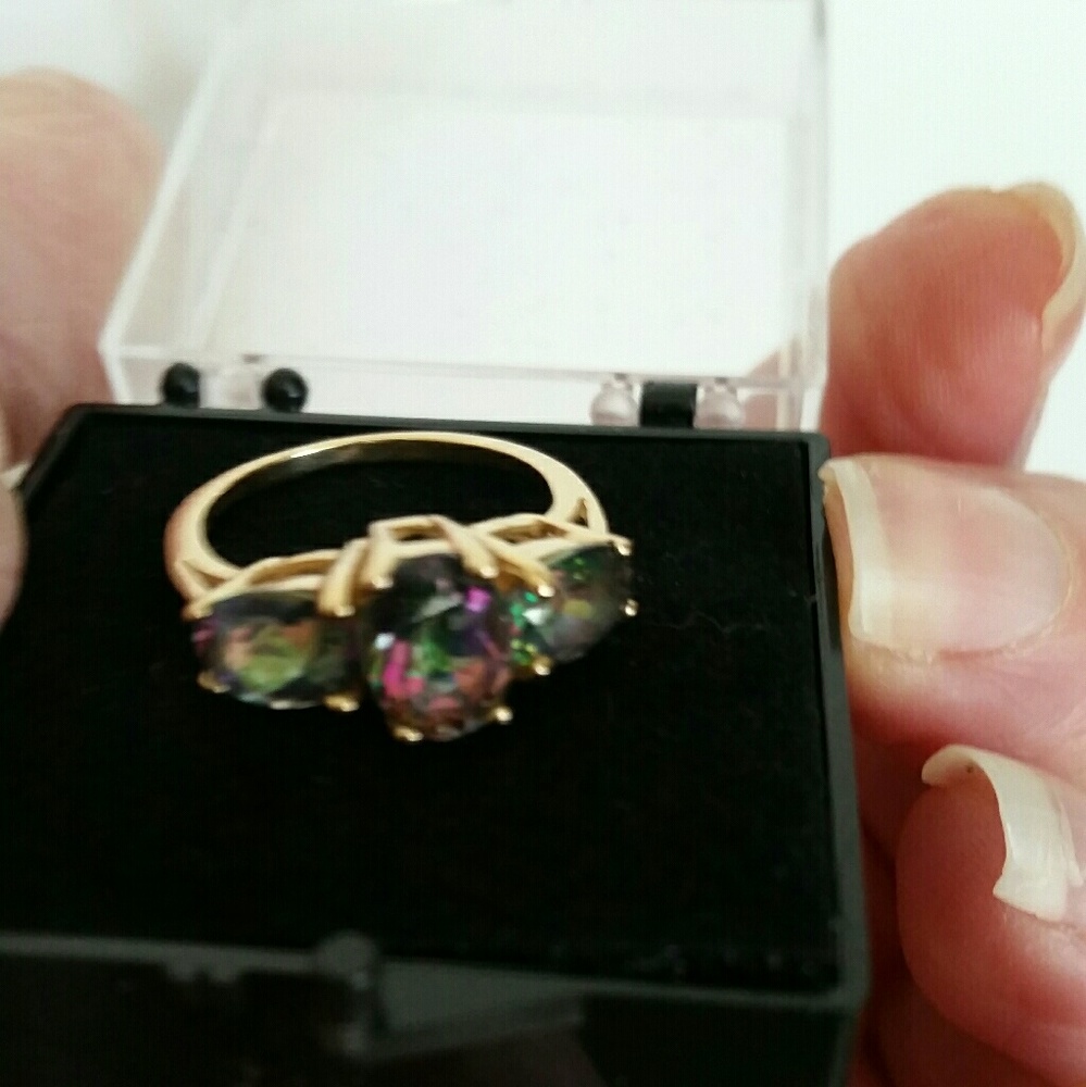 Gorgeous 14k gold ring Mystic Topaz- size 6