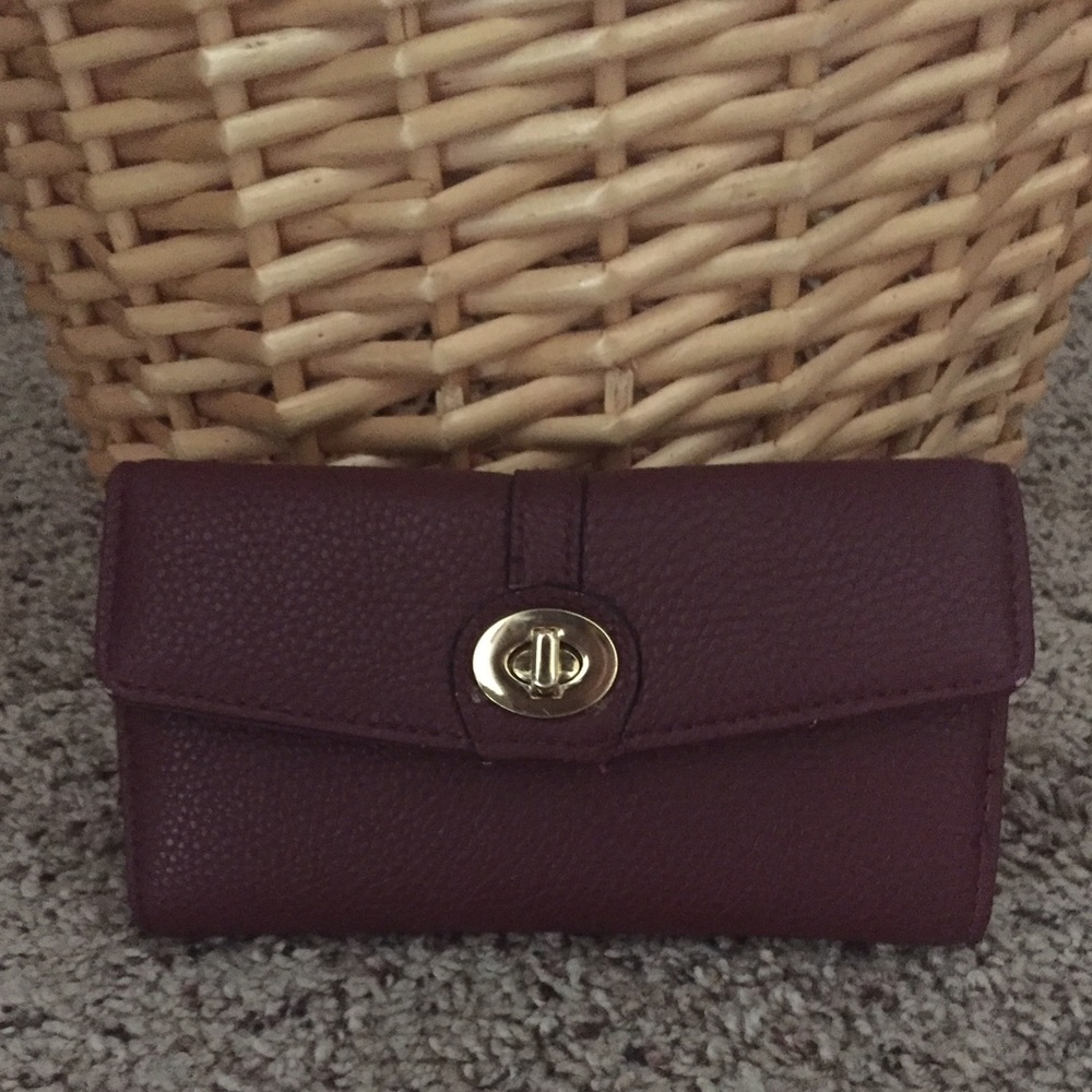 Tasteful Turn lock Wallet