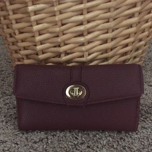 Tasteful Turn lock Wallet