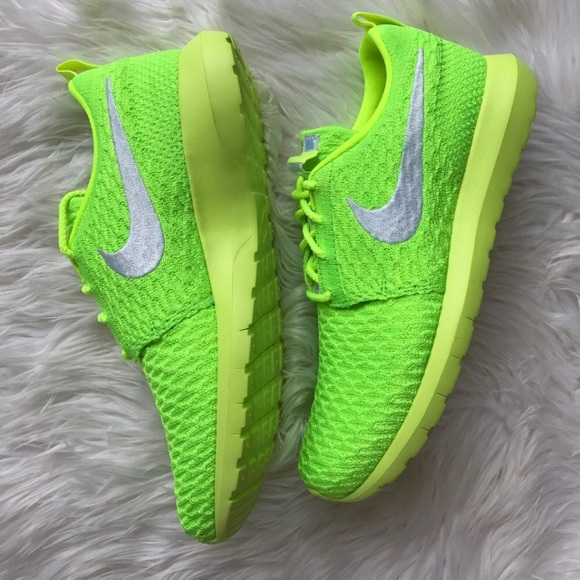 Nike Roshe FlyKnit - Picture 2 of 8