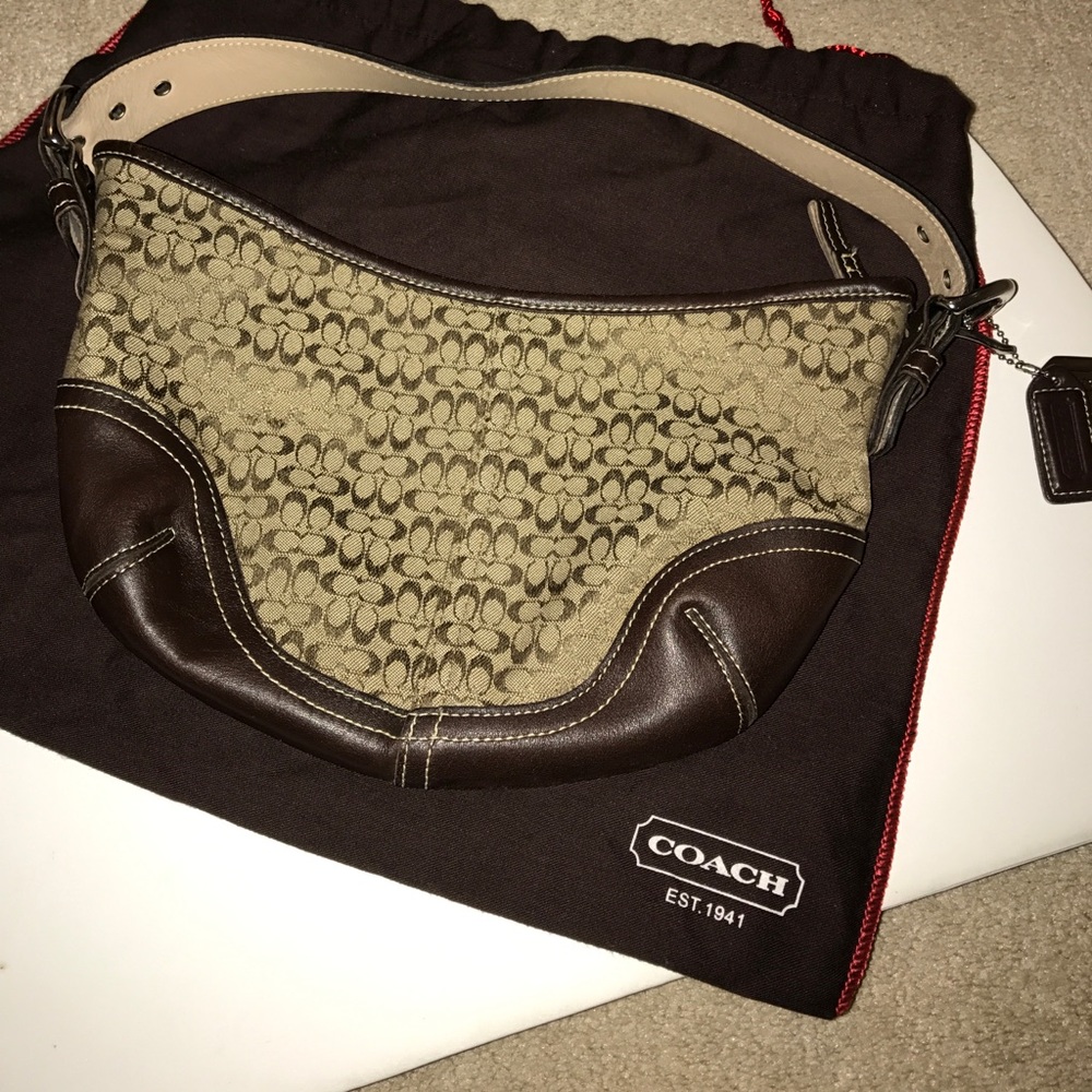 small coach hand bag in amazing condition!!!