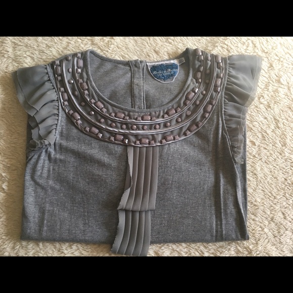 🎀Embellished Top🎀 - Picture 2 of 4