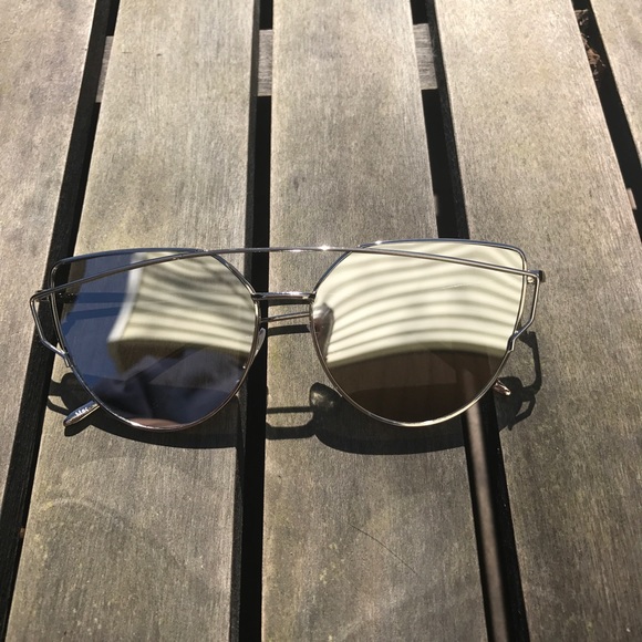 Silver framed sunnies!!! - Picture 2 of 5