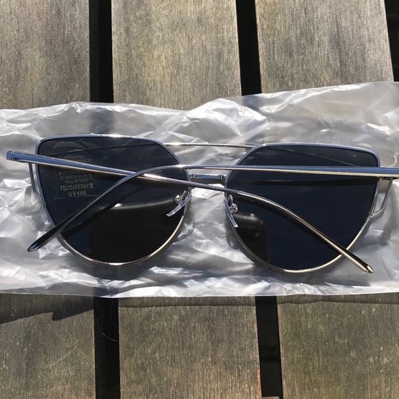 Silver framed sunnies!!! - Picture 4 of 5