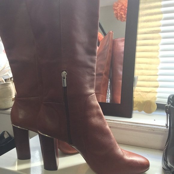 DONATED Knee High Leather Heeled Boot - Picture 4 of 5
