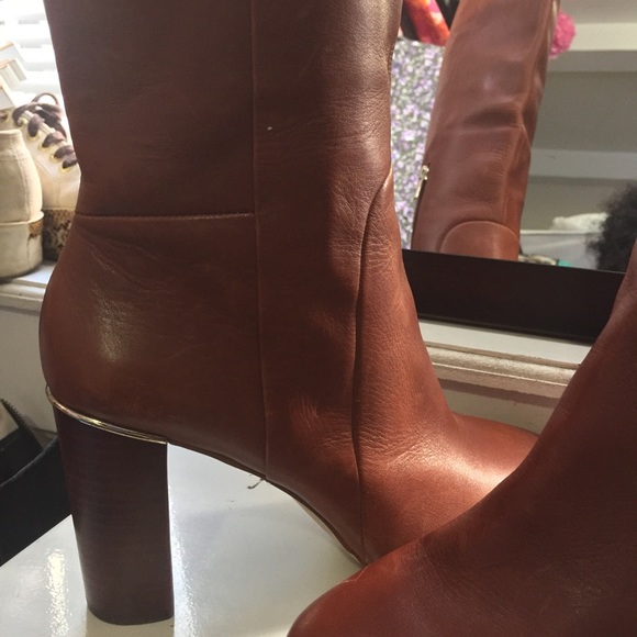 DONATED Knee High Leather Heeled Boot - Picture 5 of 5