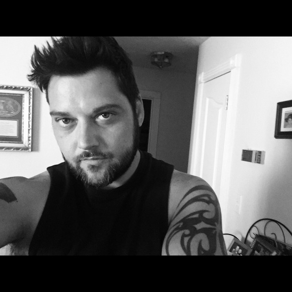 Meet your Posher, Chris - Picture 2 of 3