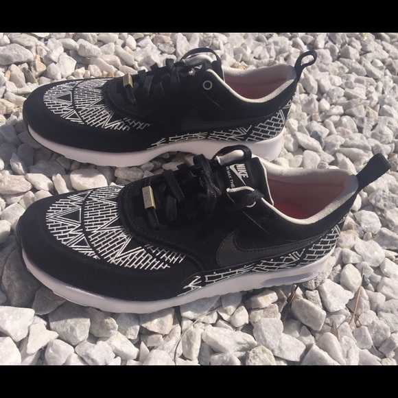 Air Max Thea LO NYC - Picture 2 of 8