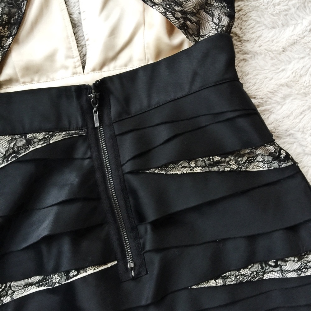 ✖️Black and Cream Lace Plunge Mini Dress✖️ - Picture 4 of 7
