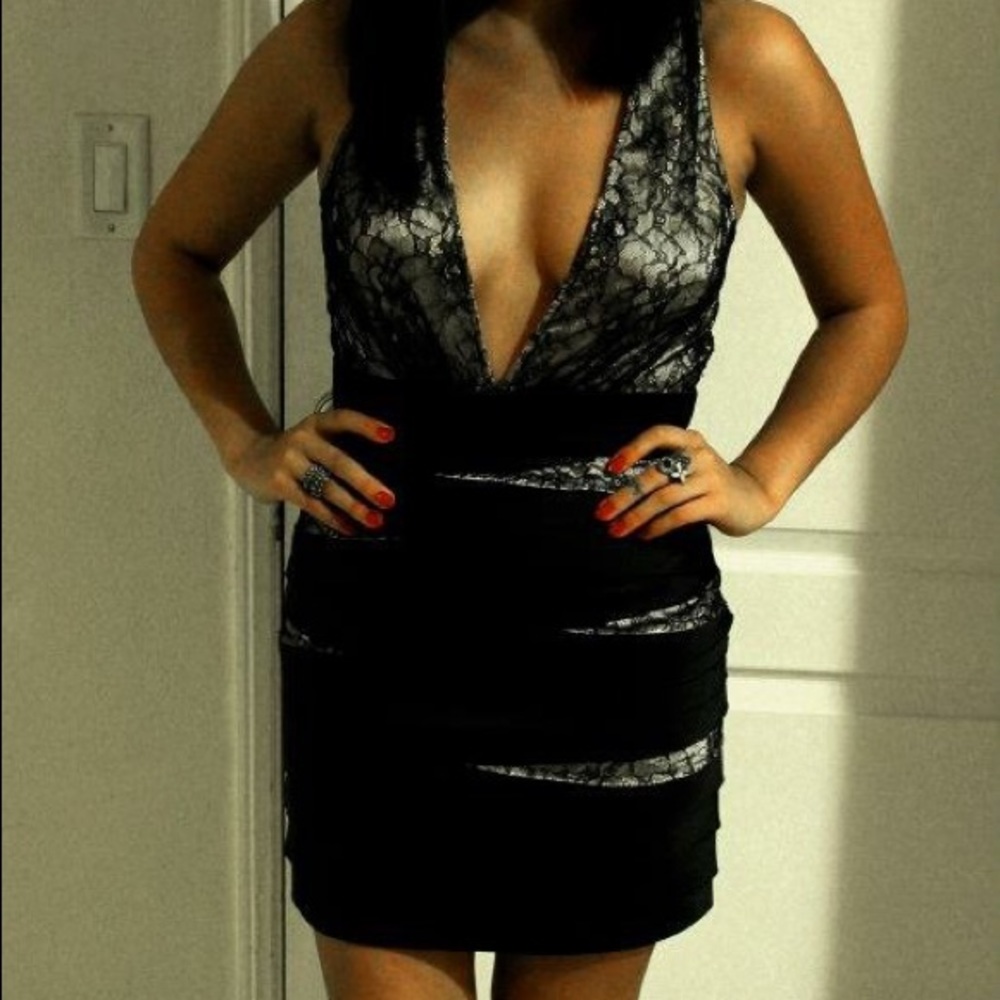 ✖️Black and Cream Lace Plunge Mini Dress✖️ - Picture 7 of 7