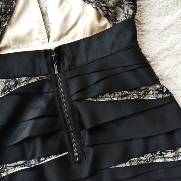 ✖️Black and Cream Lace Plunge Mini Dress✖️ - Picture 4 of 7