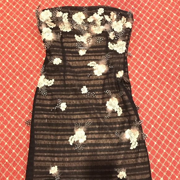BCBGMaxAzria Dresses & Skirts - BCBG XS floral lace dress