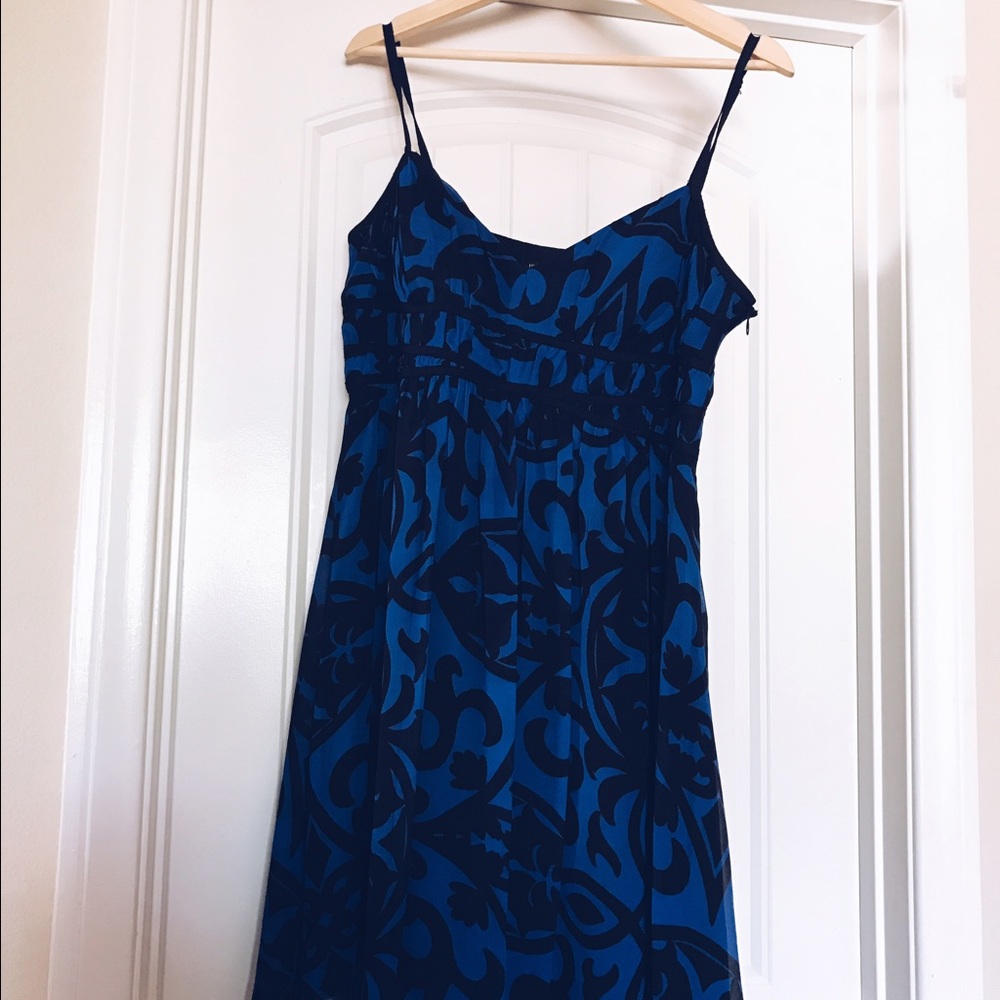 Silk waist clinching dress for parties or weddings