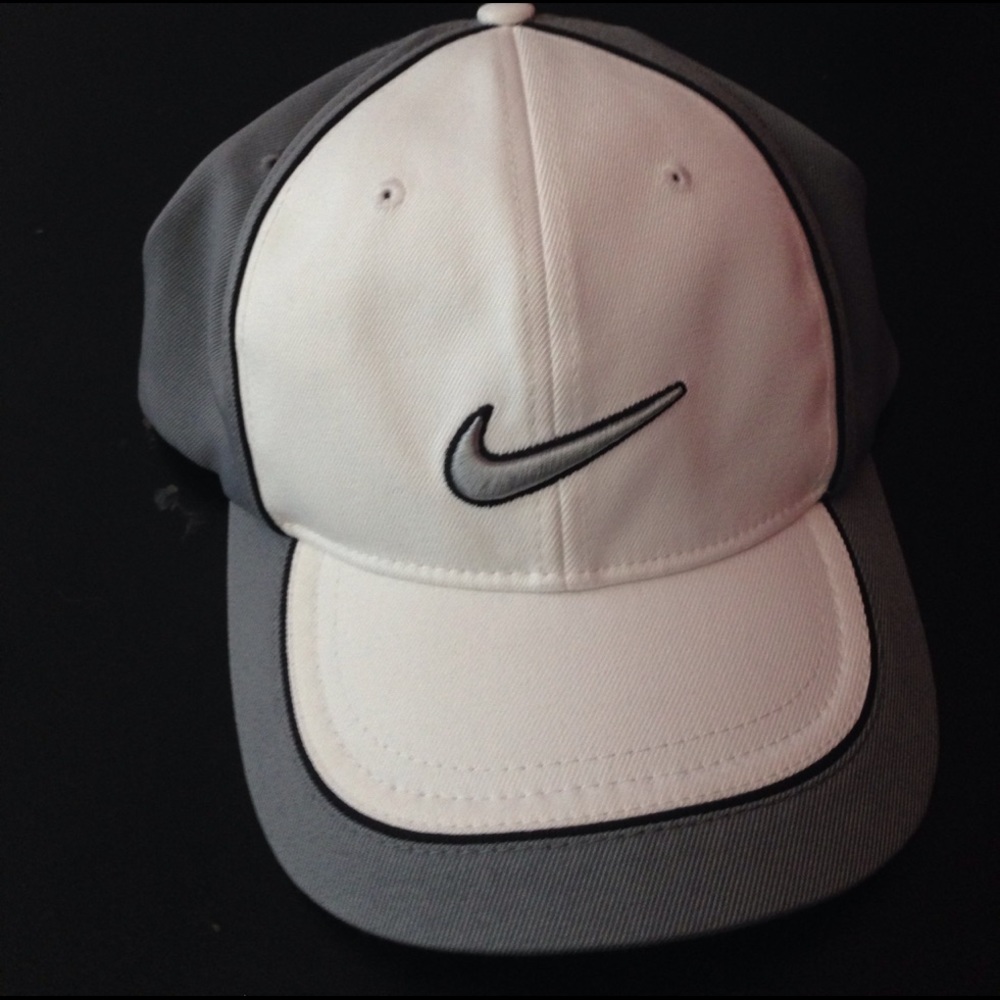 Nike Golf Grey and White Fitted Cap