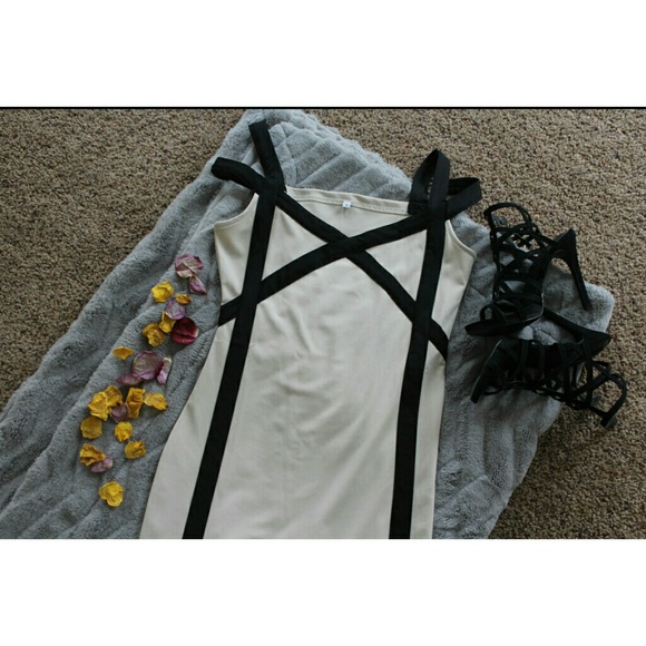 Slimming Apricot Dress - Picture 4 of 8