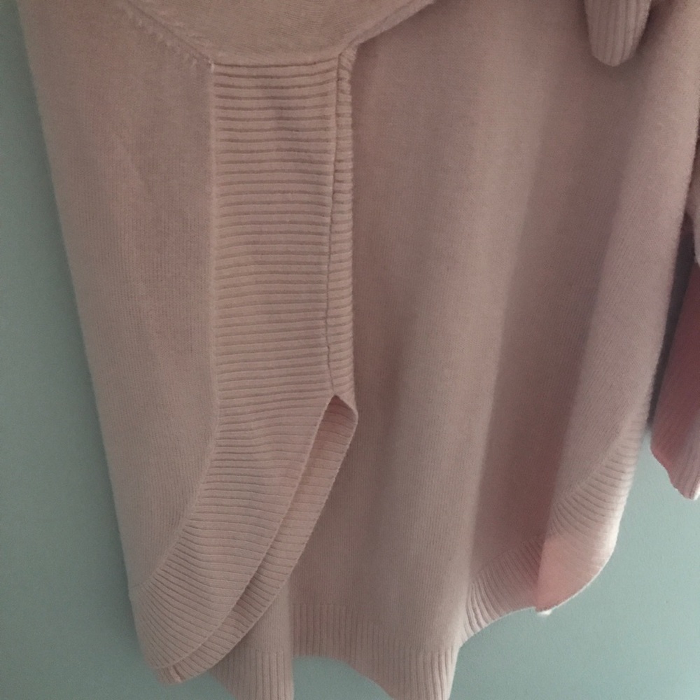 Pink turtle neck sweater - Picture 2 of 6