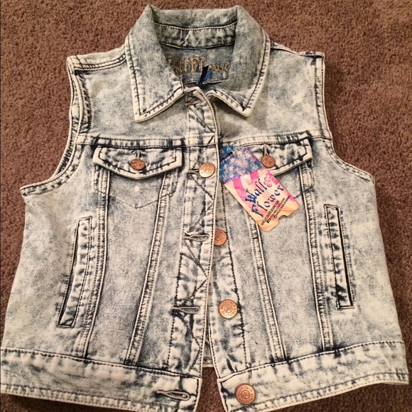 New, NWT, Super Soft WALLFLOWER Juniors Jean Vest - Picture 1 of 3