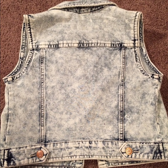 New, NWT, Super Soft WALLFLOWER Juniors Jean Vest - Picture 2 of 3