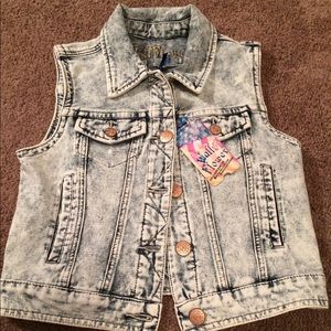 New, NWT, Super Soft WALLFLOWER Juniors Jean Vest