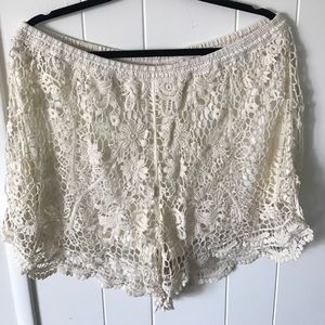 Lace embroidered shorts