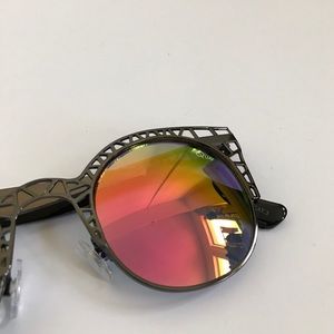 Quay Australia Accessories - Quay Australia Fleur Sunglasses Quay Australia Accessories - Quay Australia Fleur Sunglasses