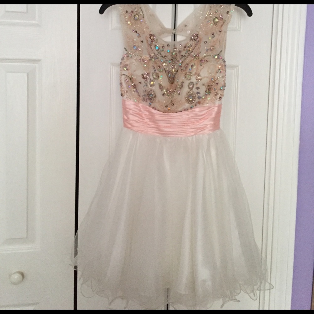 Beautiful prom dress.