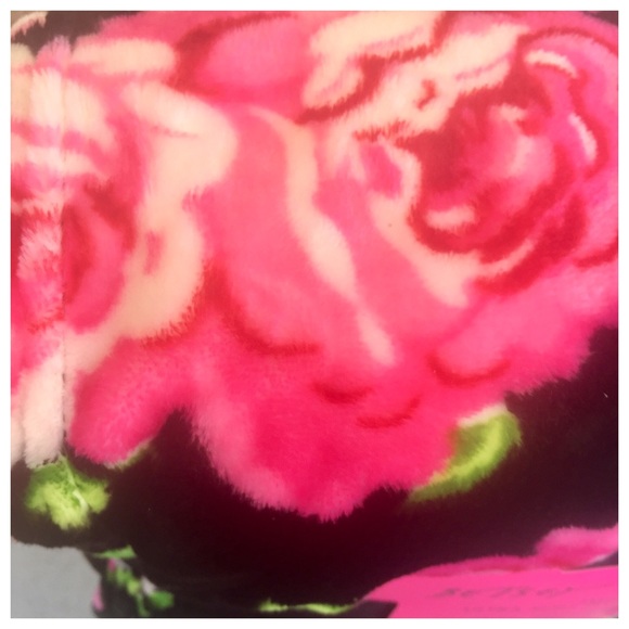 Betsey Johnson Pink Rose Black Plush Blanket Queen - Picture 4 of 6