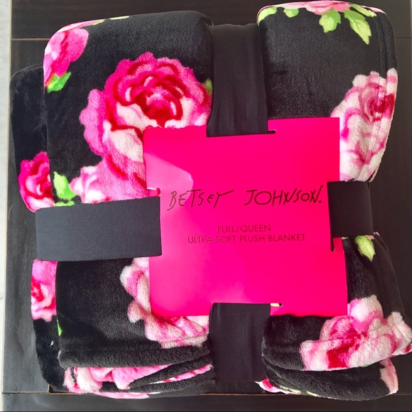 Betsey Johnson Pink Rose Black Plush Blanket Queen - Picture 6 of 6