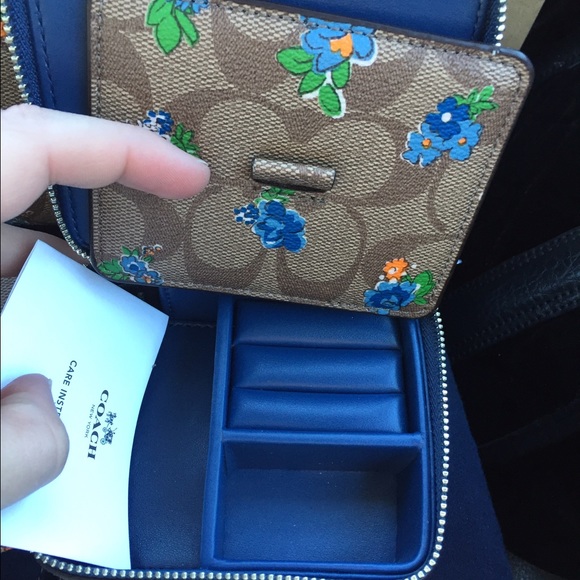 💙Coach Spring Travel Essentials💙 - Picture 2 of 2