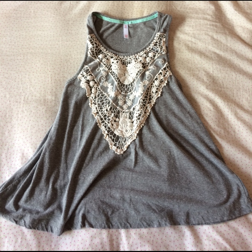 Shirt with lace in the front