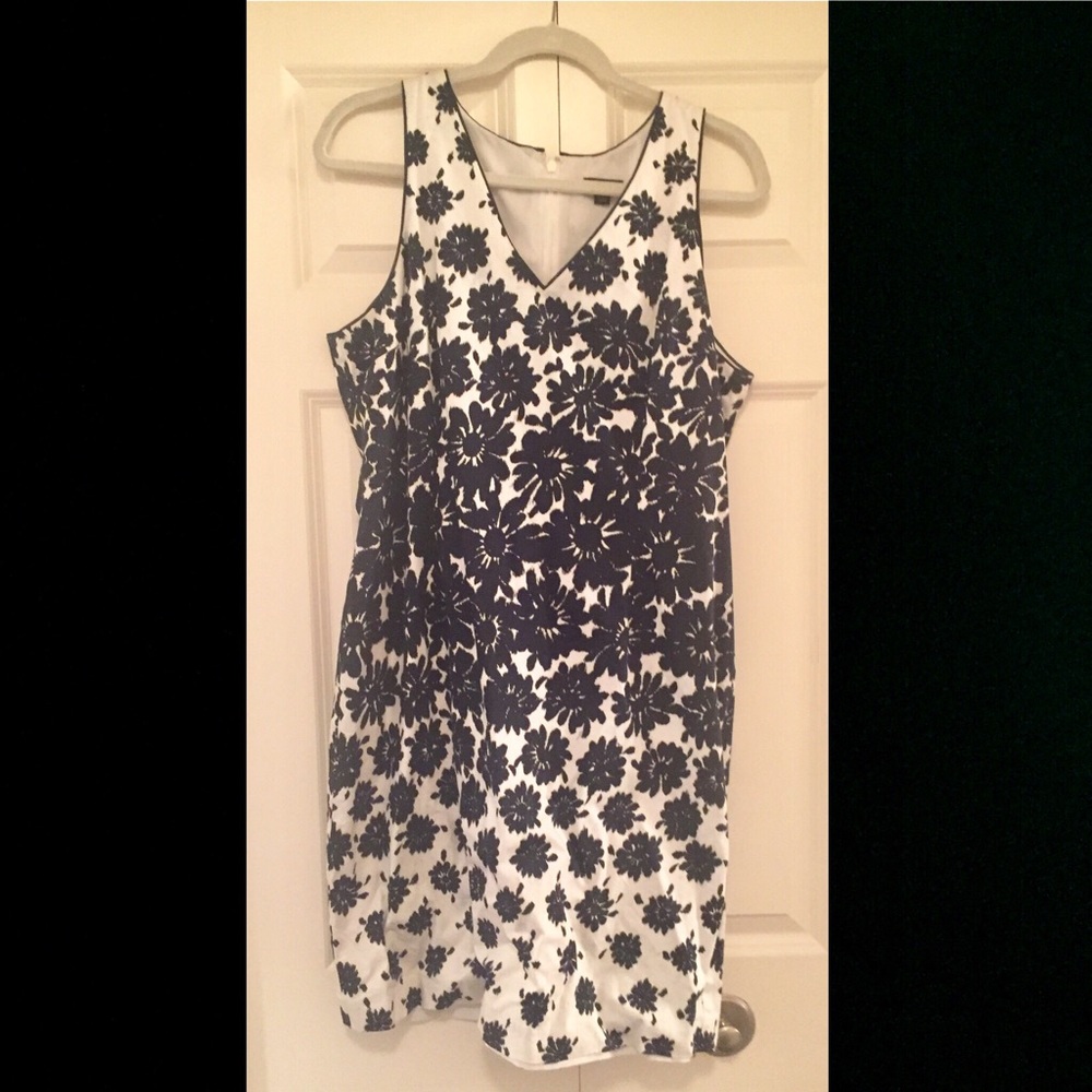 Ann Taylor Petite Shift dress (Navy/White floral)