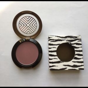 MAC L.E  Beauty Powder Blush in On A Mission