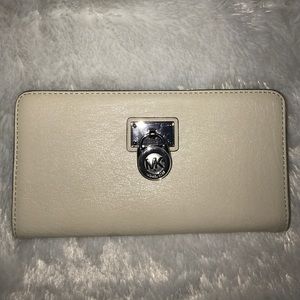 Michael Kors Lock Wallet