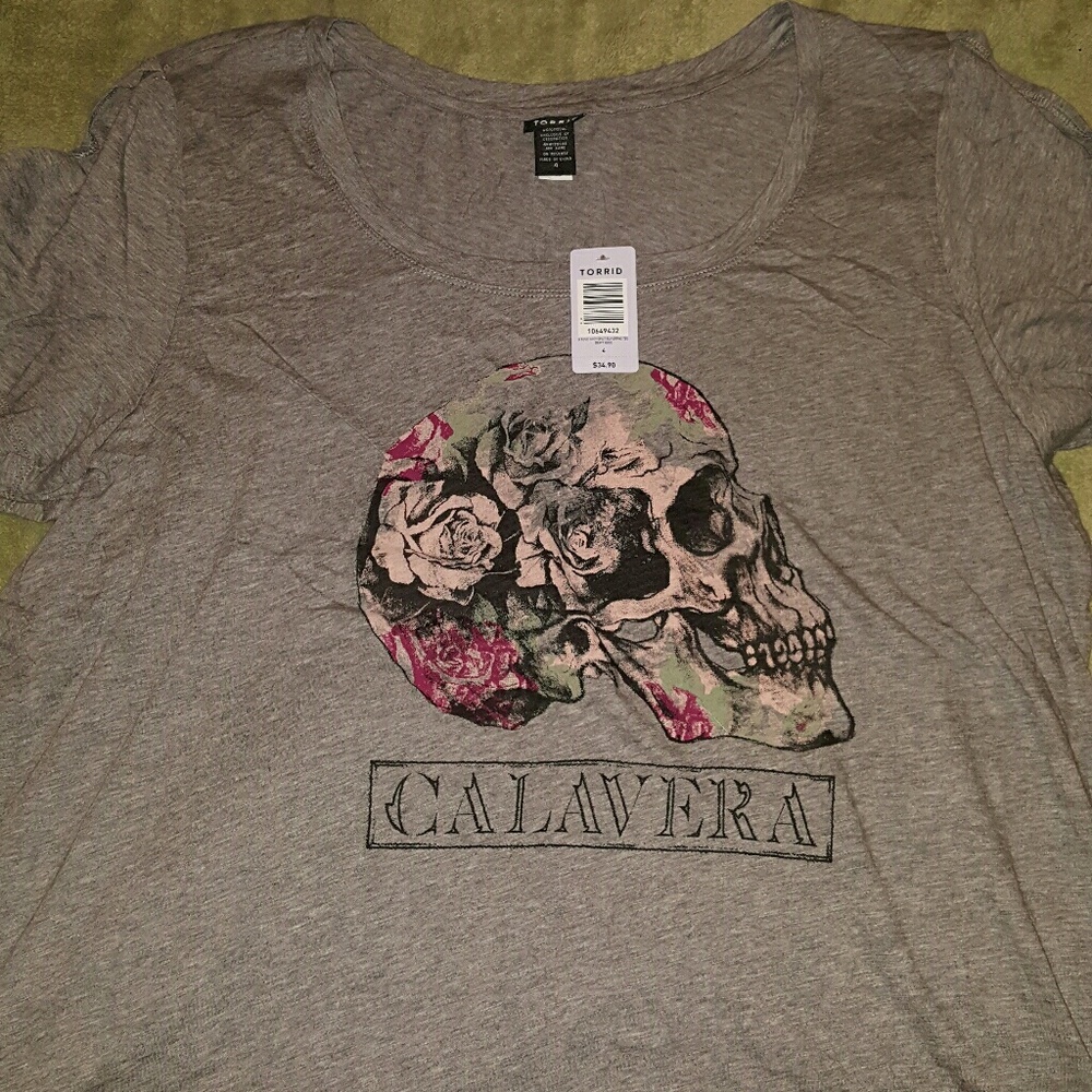 💀🌻SOLD SOLD SOLD🌻💀BNWT Torrid Size 4 skull tee