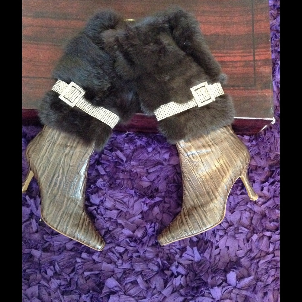 Leather and fur boots with Rhinestones