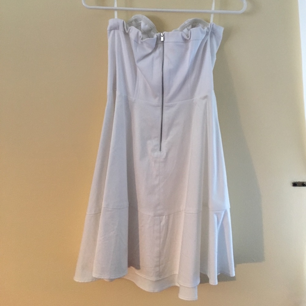 Express dress - Picture 2 of 4
