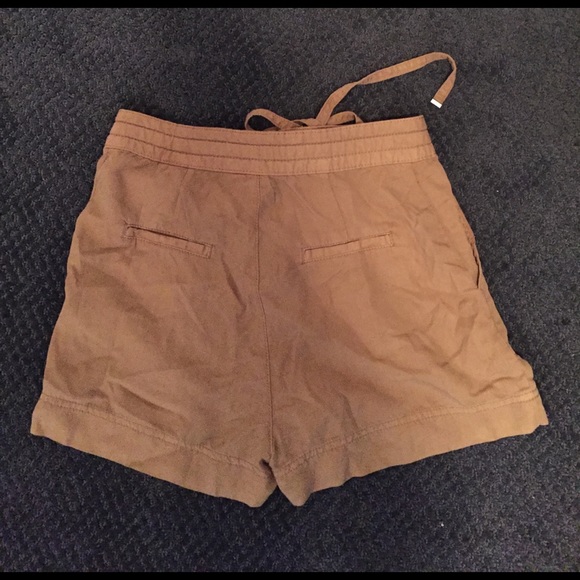 H&M khaki high waisted shorts - Picture 2 of 2